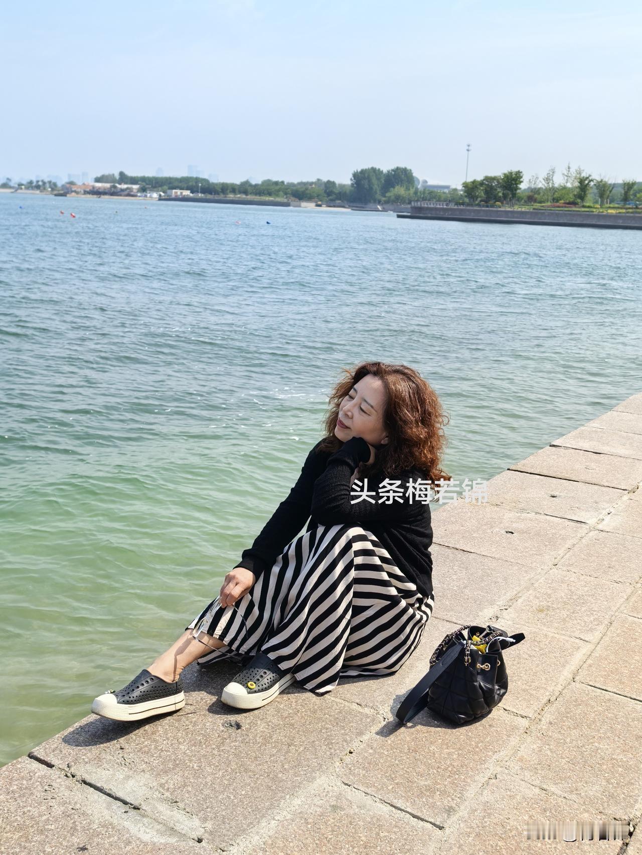 拍风景照打卡我这个人有一个特点，喜欢的事情会一直做下去。这是第三次来鱼鸣嘴了。海