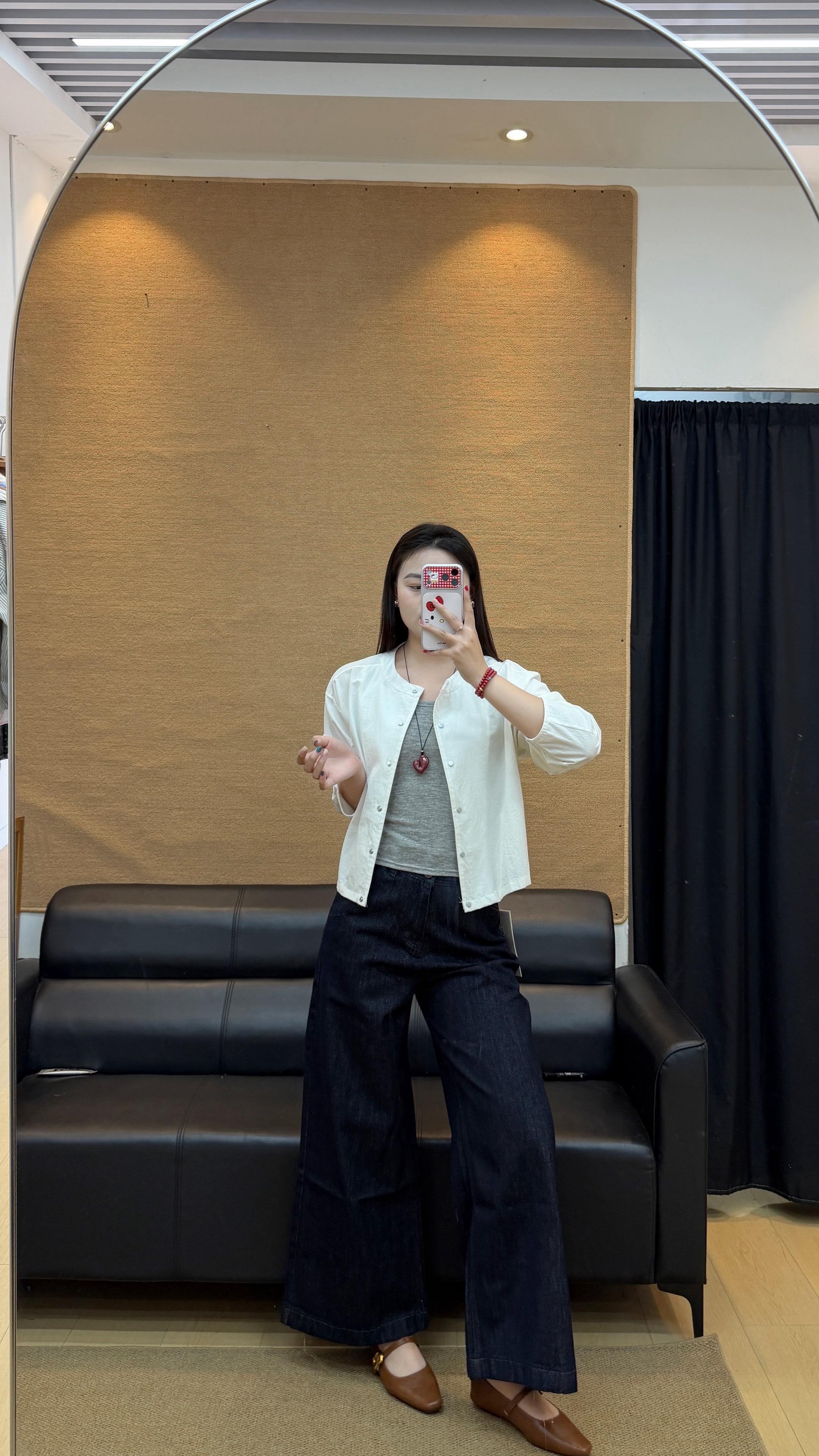 世界上有两个我 一个沉默不语成熟稳重 一个叽叽喳喳幼稚至极