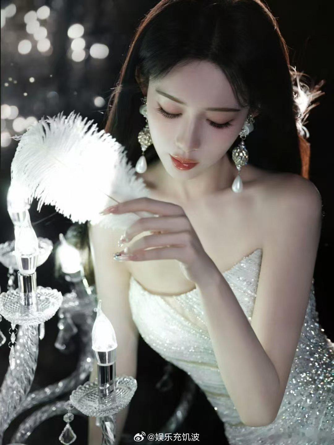 孟子义模仿李小冉跳心愿便利贴 你好星期六治愈所有不开心，孟子义在节目里欢乐跳舞，