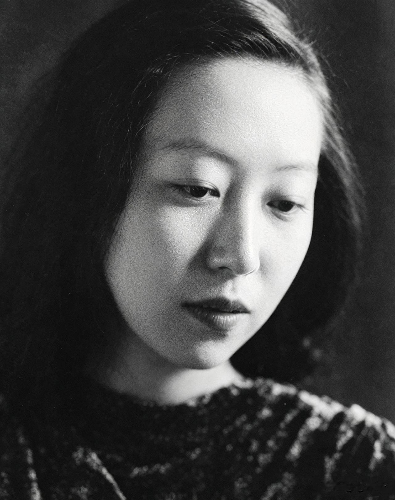 常有人说作家张爱玲“孤独终老，晚年凄凉”，称她去世时身边无人。但从张爱玲的性格来