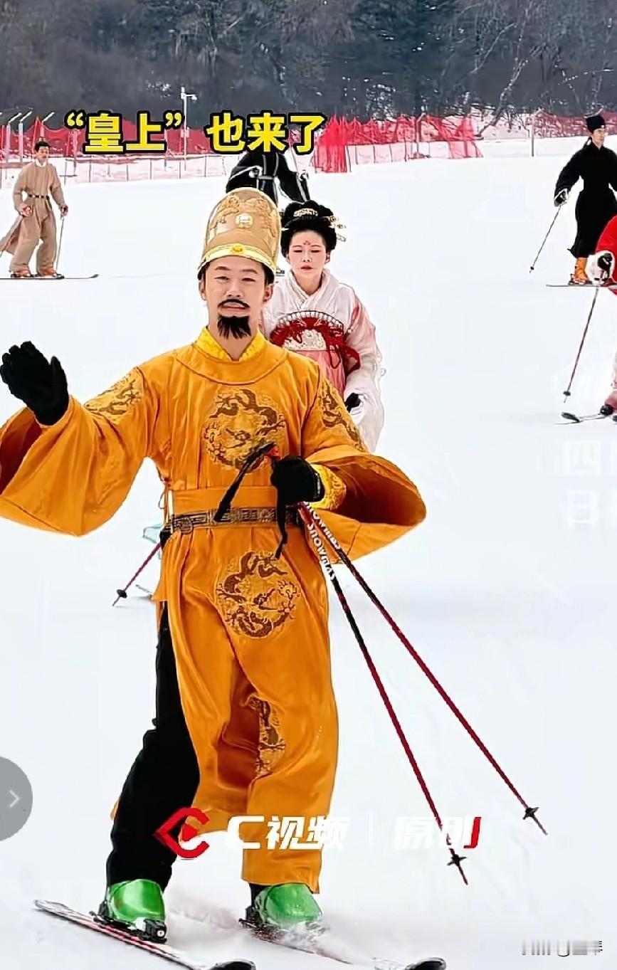 滑雪去北方？错，四川的雪随便滑，谁说滑雪一定要往北方冲？
 

在四川，雪山与云