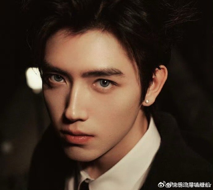 陈飞宇风格大变hello时装周 谁懂陈飞宇这次造型的杀伤力，一改以往形象解锁全新