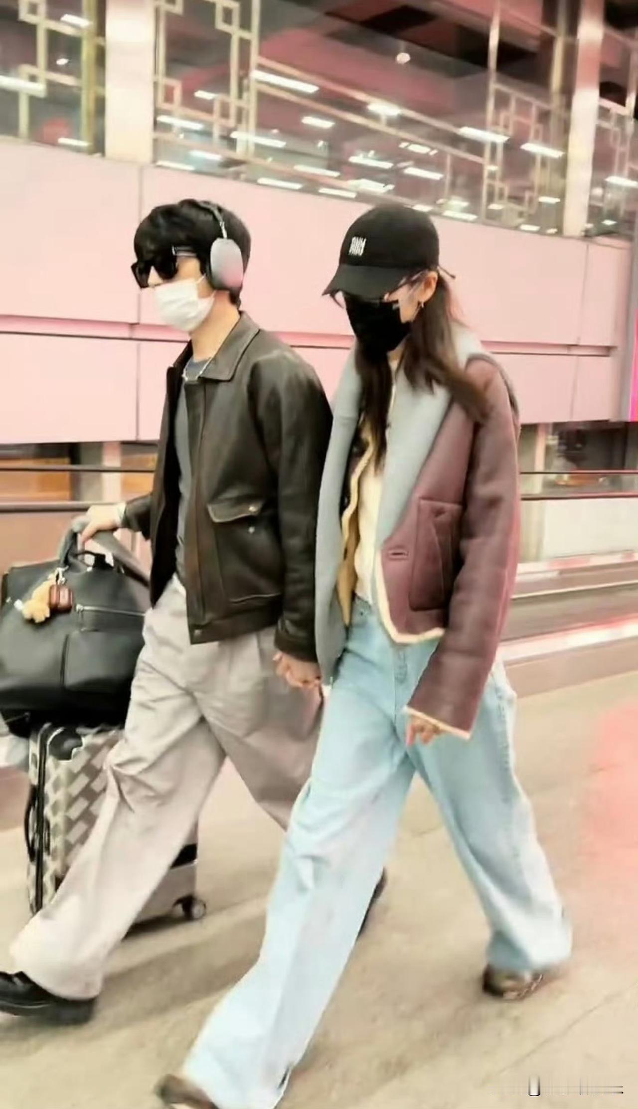 刘雯、井柏然，高调上热搜。

2月10日，有网友在机场偶遇井柏然和刘雯这对小情侣