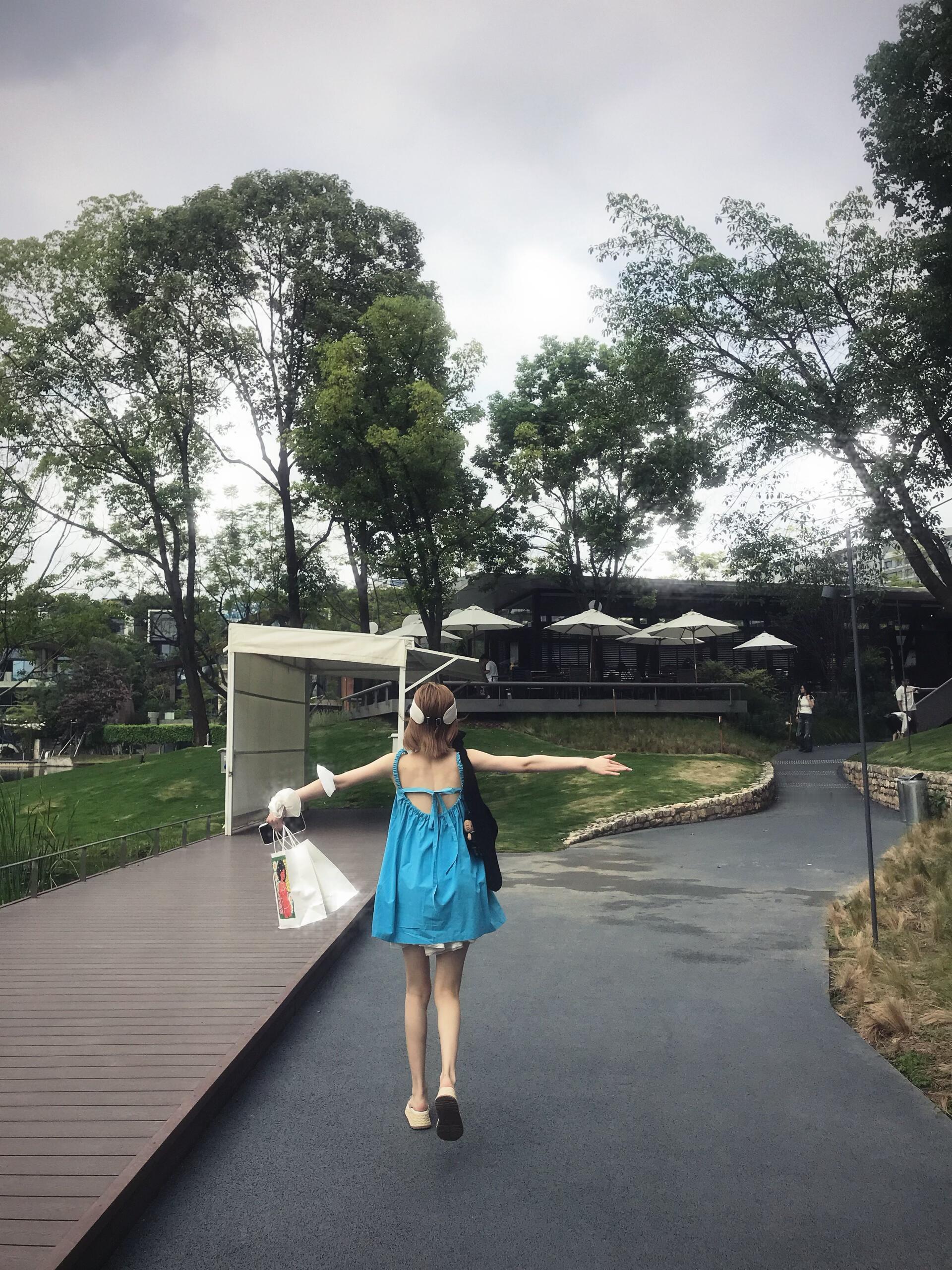 快乐小女孩✨ ​​​