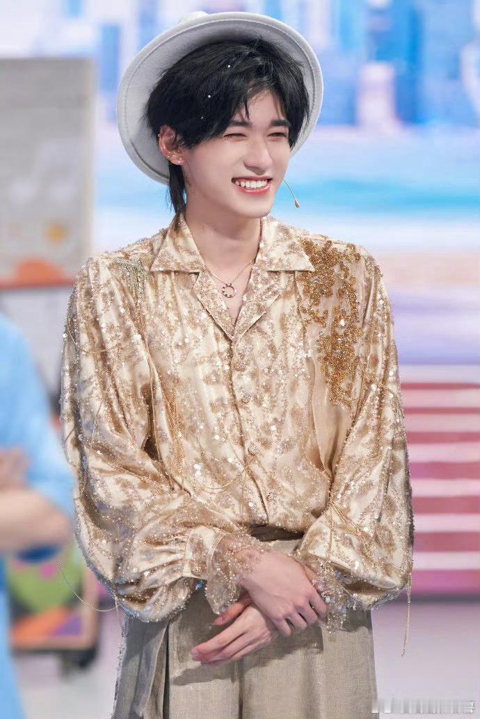 宋亚轩比格大王比格大王能量爆棚，王牌舞台被他点亮了，这小子装无辜搞破坏的样子太有