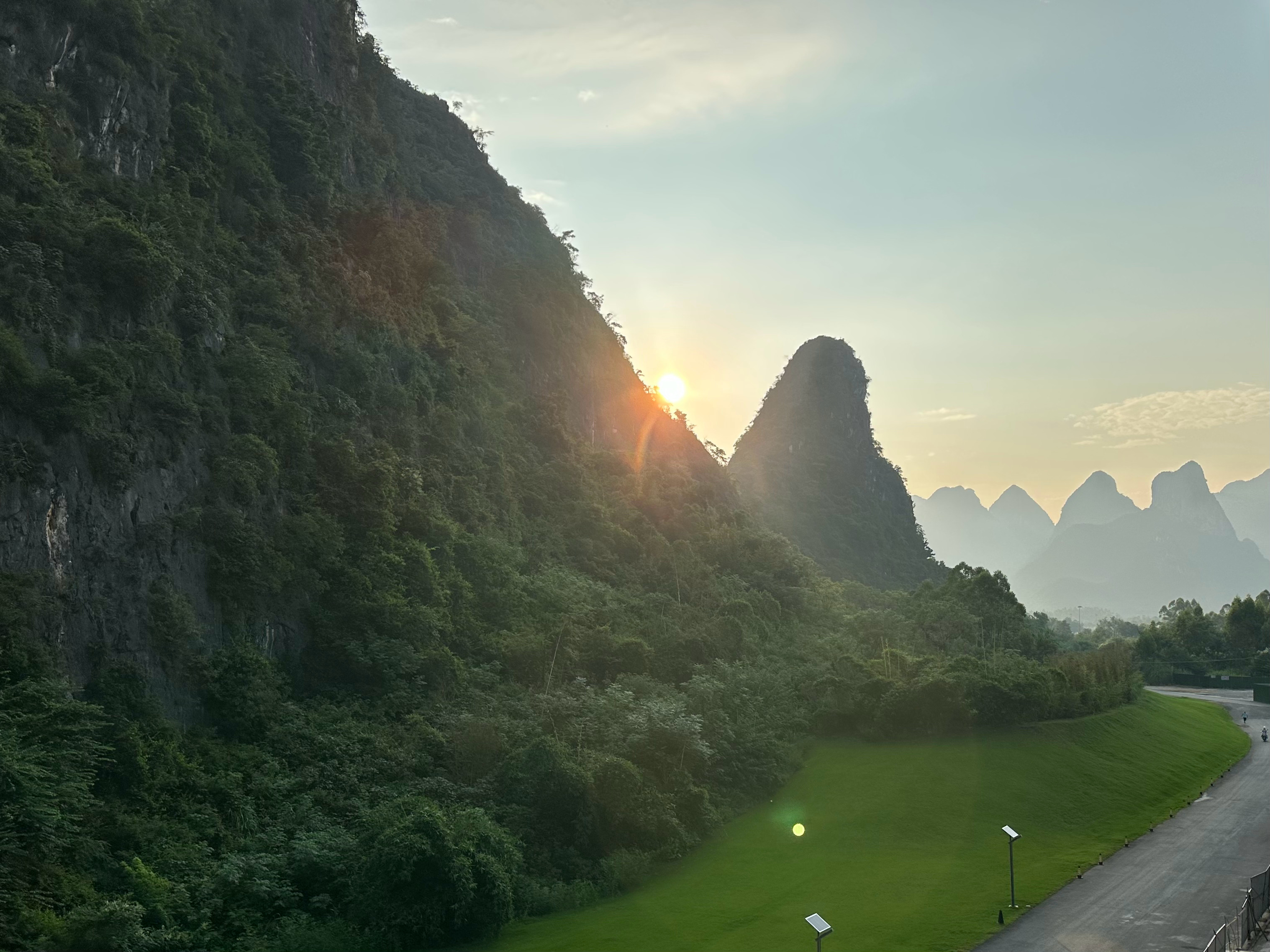 今天桂林看到了日出，阳朔看到了日落🌇  ​​​