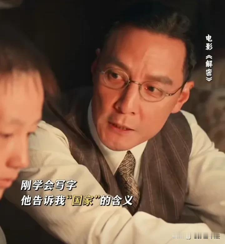 《解密》中最令人不解的一点是，为什么吴彦祖明显港台腔的普通话，比陈道明的正宗普通