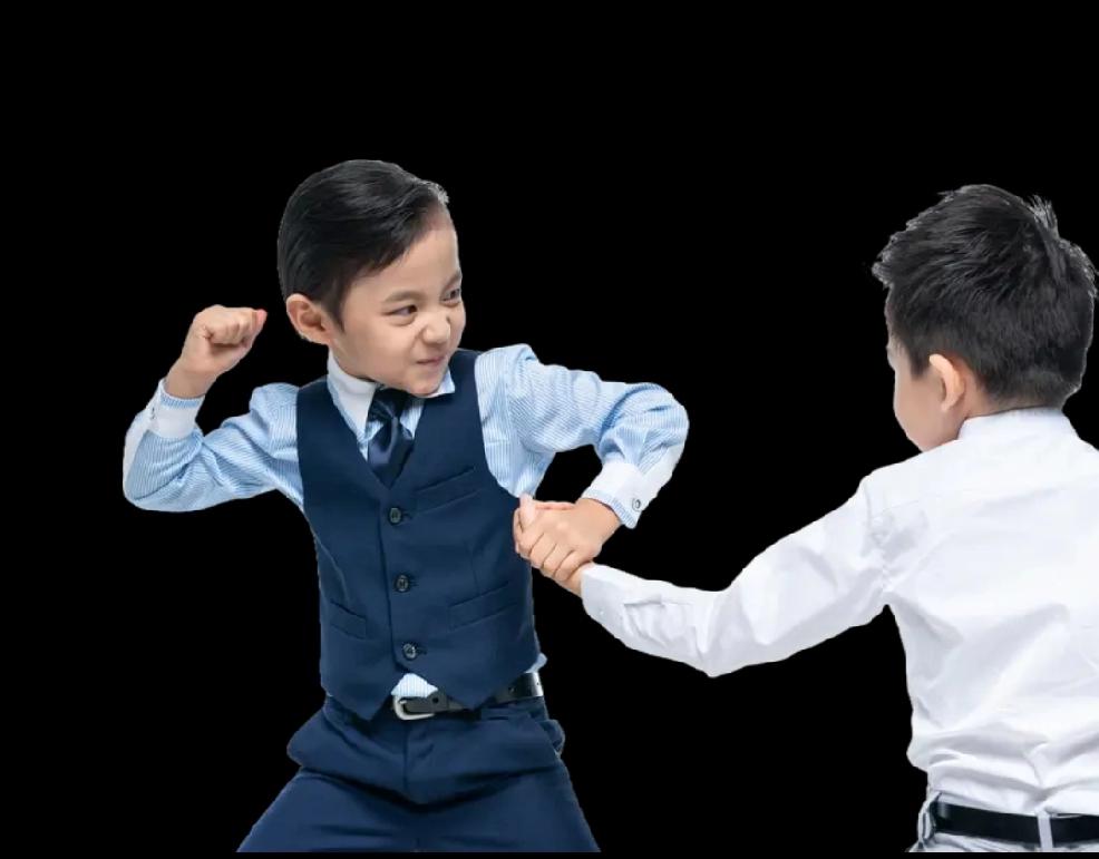 孩子之间打闹，家长介入可不能乱来。有些家长一看孩子哭，就火急火燎找老师、对方家长