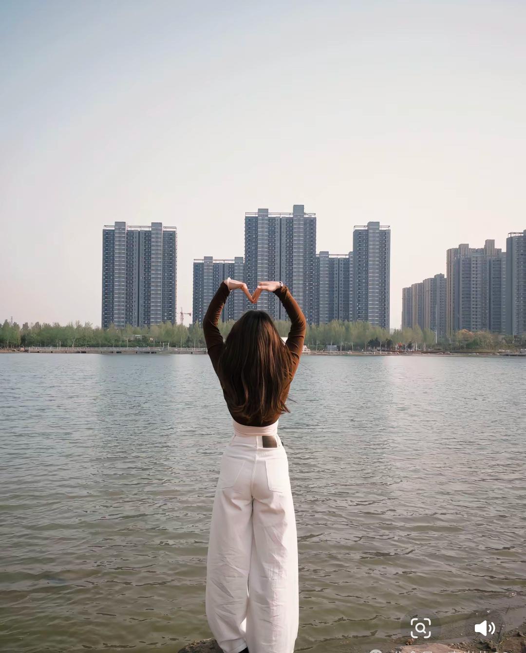 情到深处不见面，爱到极致不纠缠。删掉所有联系方式，爱意未减，却不再联系