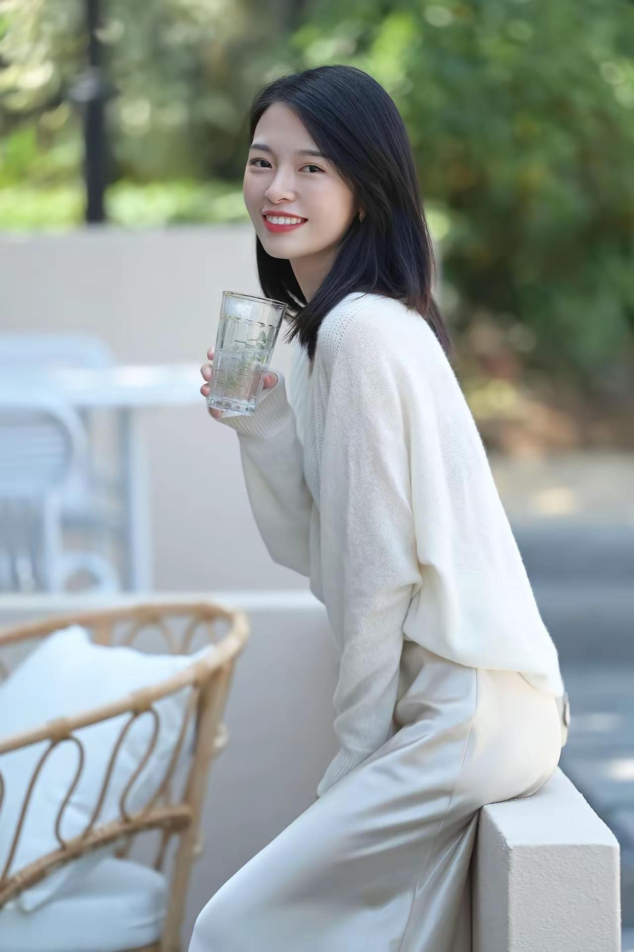 女生如何穿搭看起来时尚更有品味呢