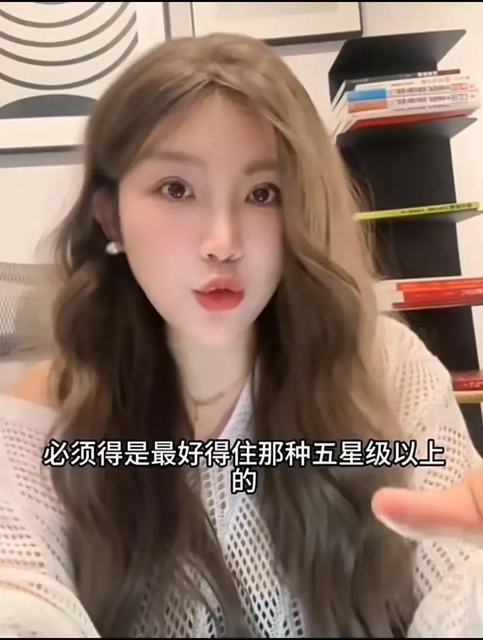 女孩月薪5000却要求住五星级酒店，结果被男友拉黑，网友吵翻天，这究竟是男孩清醒