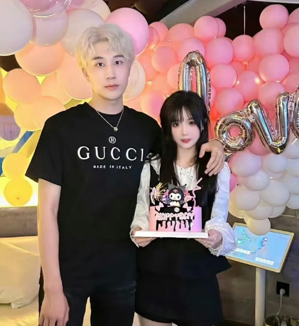 杨清柠乔司离婚初代网红杨清柠不就是以前的小不点嘛，记得她最火的时候和王乐乐分手，