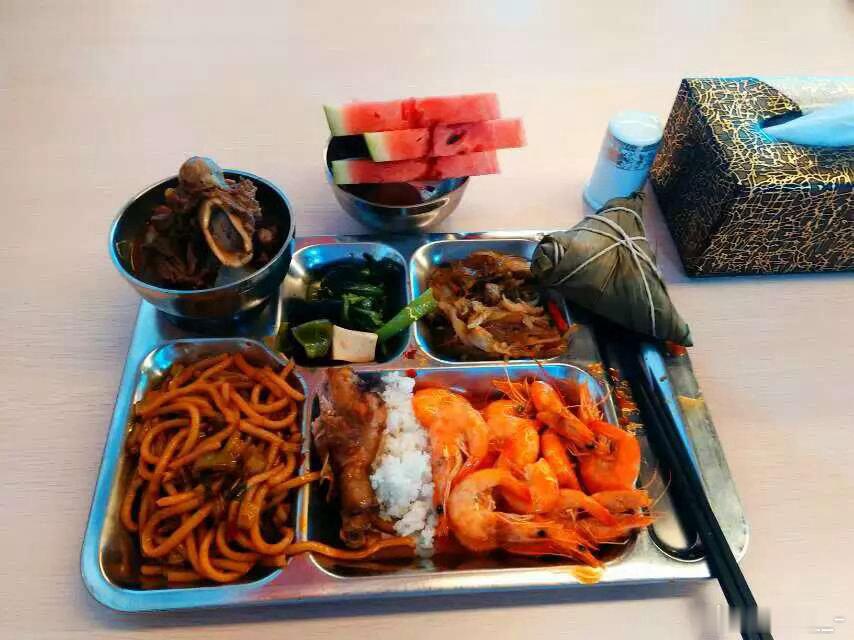 今天开始要做根管治疗，权衡利弊后，索性都拔了工作餐，好好吃饭！ 