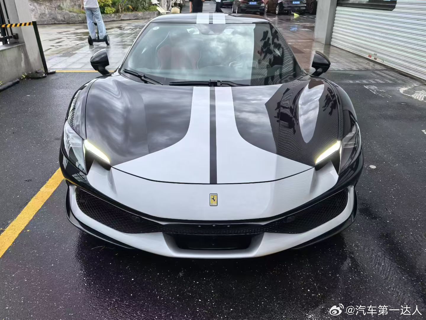 真正的顶级快乐，从来不是妥协，而是把热爱武装到牙齿。这台23年法拉利296 GT