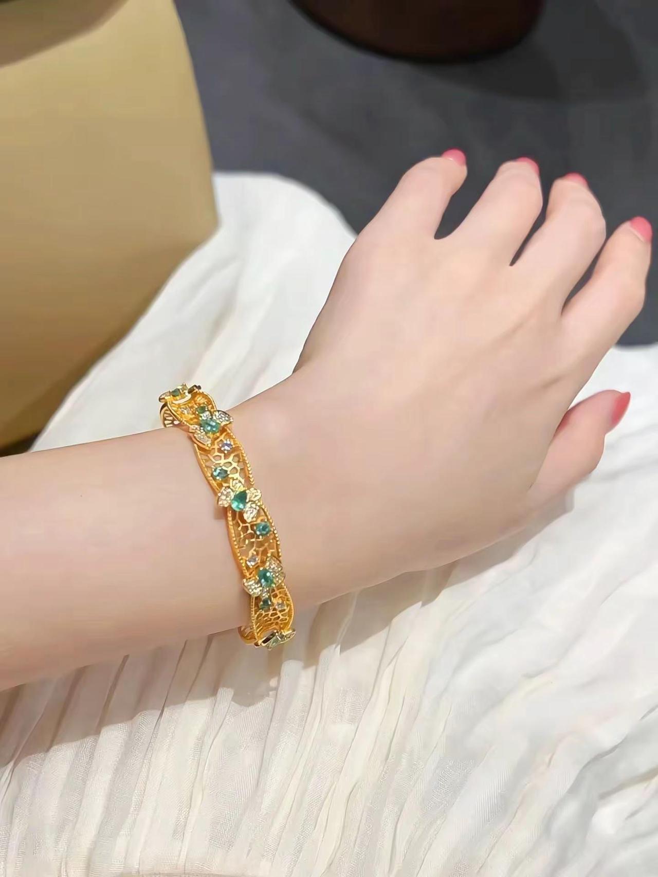 夏天手腕必须来点绿意～6月5彩宝溯源大场，确定你能抵这样的诱惑？祖母绿 祖母绿手