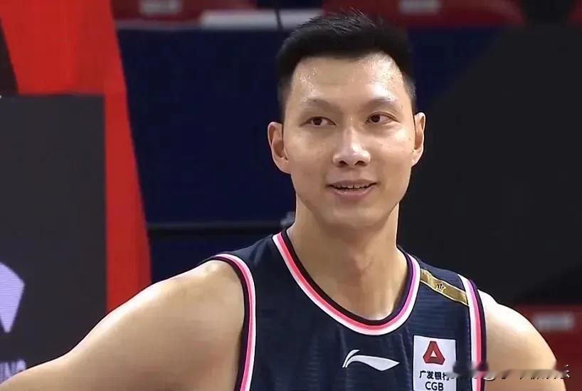 为了中国男篮的发展壮大

易建联做过以下这些事：


1. 在国际赛场上奋力拼搏
