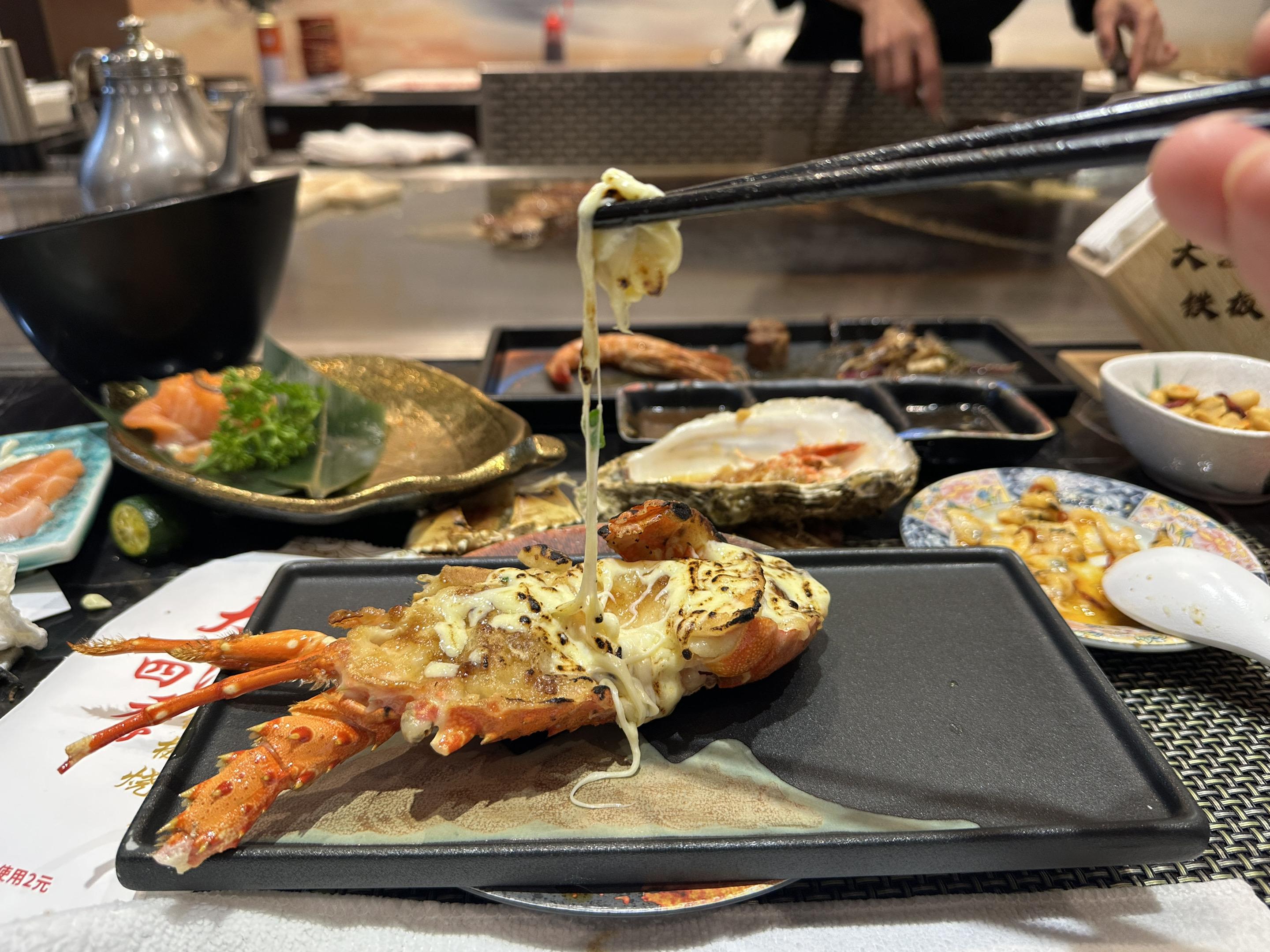 现在的我已经学会了接受一切，慢慢学会了屏蔽无声的杂音。别人的评价 社会...