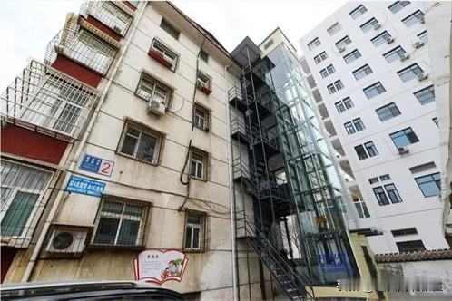 老楼装电梯，是“幸福直达”还是“麻烦开端”？


老旧小区加装电梯，本是方便居民