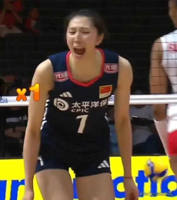 赵勇大胆用新人
中国女排连赢两局
第二局，中国队一度落后，赵勇先后换上小将董禹含