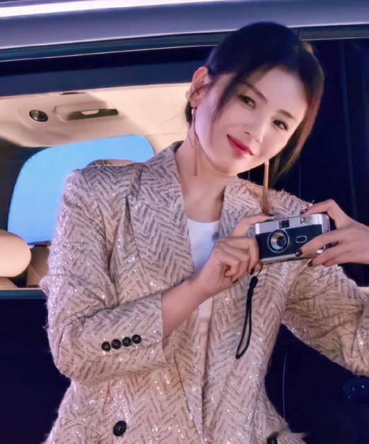 刘涛老钱风更是妈咪级别 原来 “妈咪” 是最高级的赞美！刘涛一出场，贵气、知性、