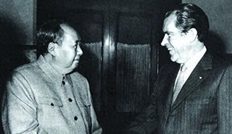 50年周总理向军队要一人，遭老总们拒绝，毛主席是怎么解决的？新中国刚成立那会儿，