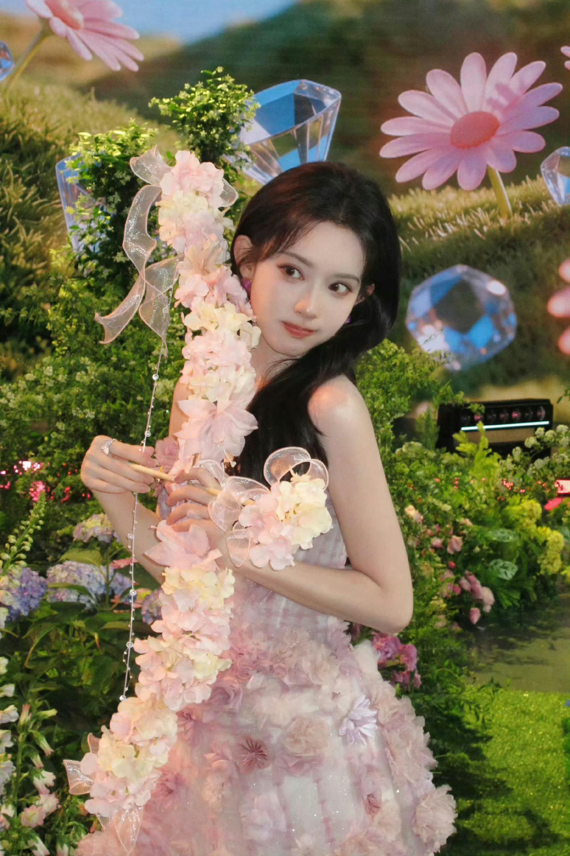 白鹿孟子义掀帘子出场徐志胜说孟子义光你好看白鹿卢昱晓 短视频营业 白鹿孟子义掀帘