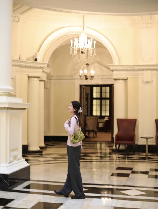 把春天穿成粉雾色标本