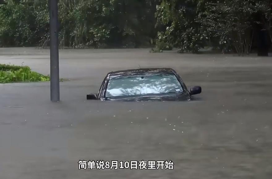 台风“白海豚”堪称“雨神”，已在浙江省降下了227亿吨雨水，几乎相当于黄河5个月