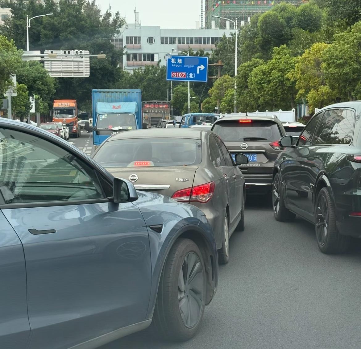 发现没没车想买车，
买了油车想换电车，
有了电车感觉开车不如坐车，
操心的事一点
