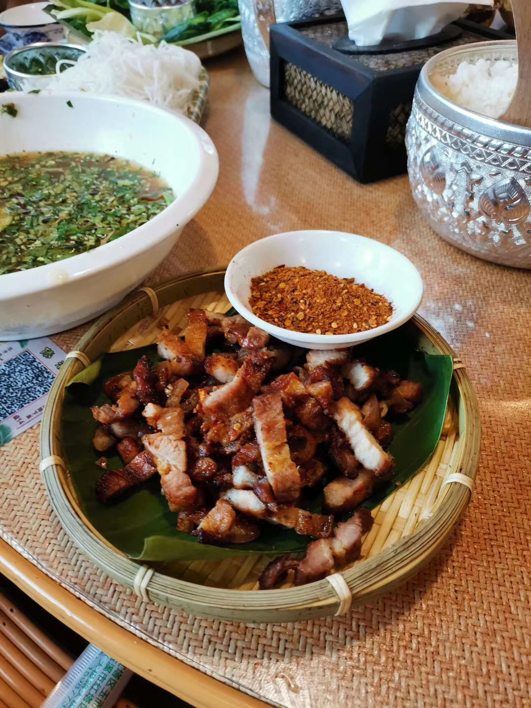 丁禹兮[超话]   最近怎么都是美食篇，你馋了[太开心] 