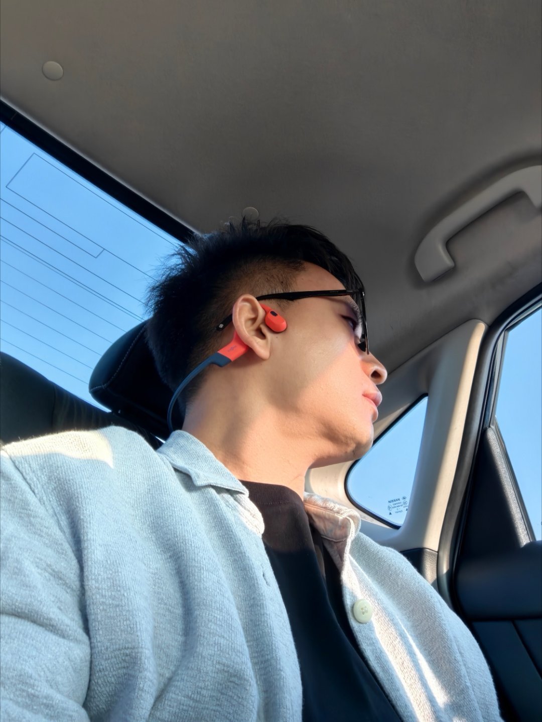 早啊！劳动最光荣！五一假期也要出来干活啊5 点起床赶早班机，飞丽江给大伙儿试试大