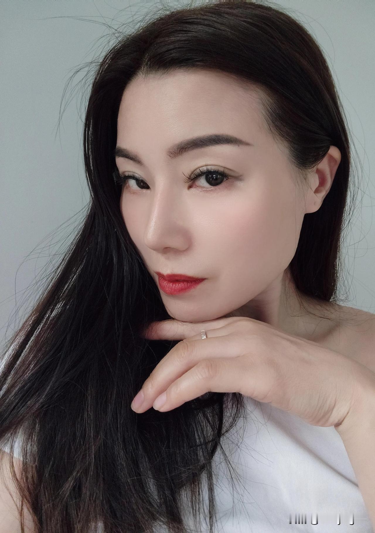 偶尔给自己嫁接一下睫毛也不错，美美哒！自然造型感睫毛