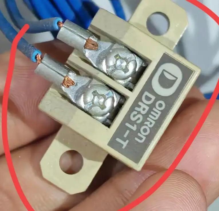 公司新进电工拿着一个器件问我这是啥东西？竟然难倒了我这个老电工，我真的不知道这个