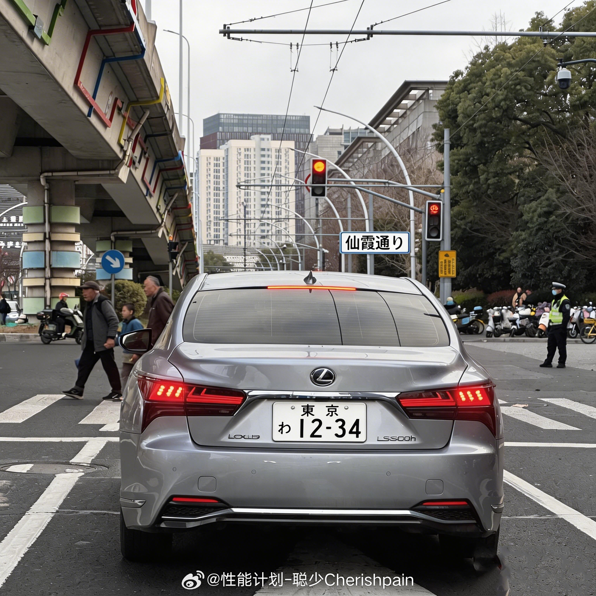 公司楼下看见的LS500h，这颜色质感没得说换一个车牌完全像在东京如果没说错这款