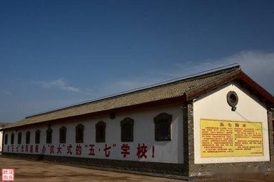 丁玲58年被开除党 籍，下放北大荒劳动改造；70年被投入秦城监狱。
79年回城以