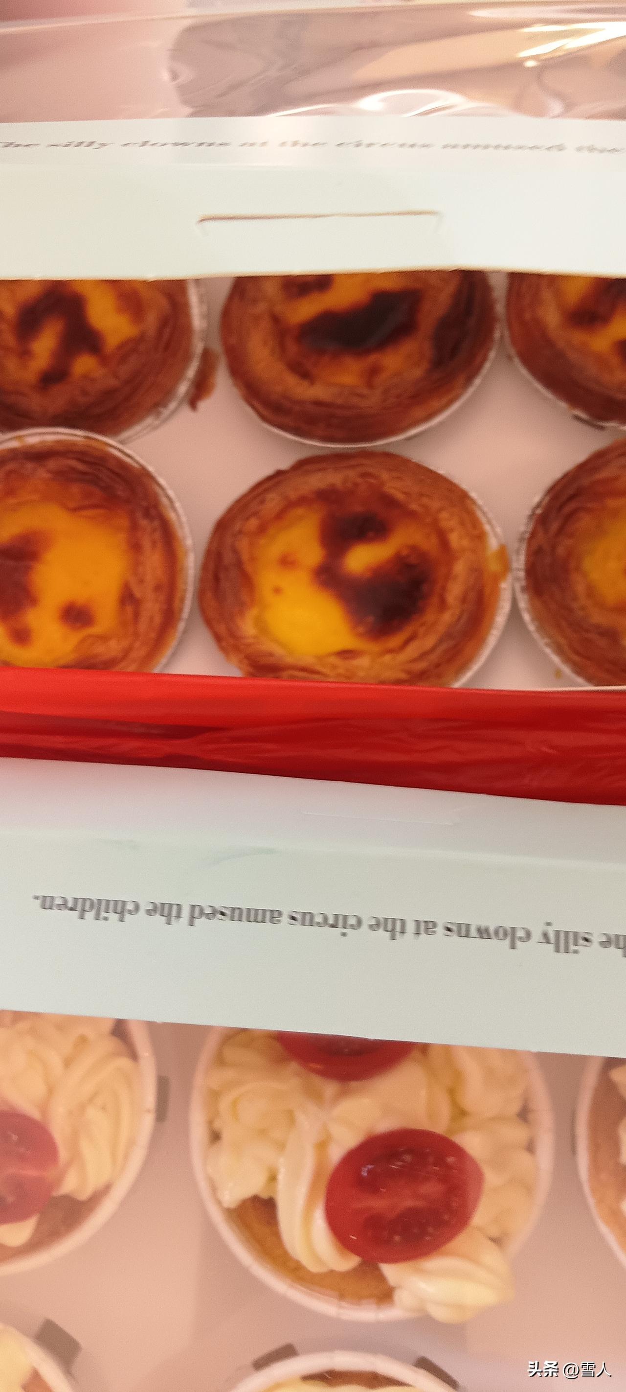 六一快乐
 孩童
风牵着奔跑的衣角
糖果甜透整个清早
眼里盛着漫天星光
快乐简单