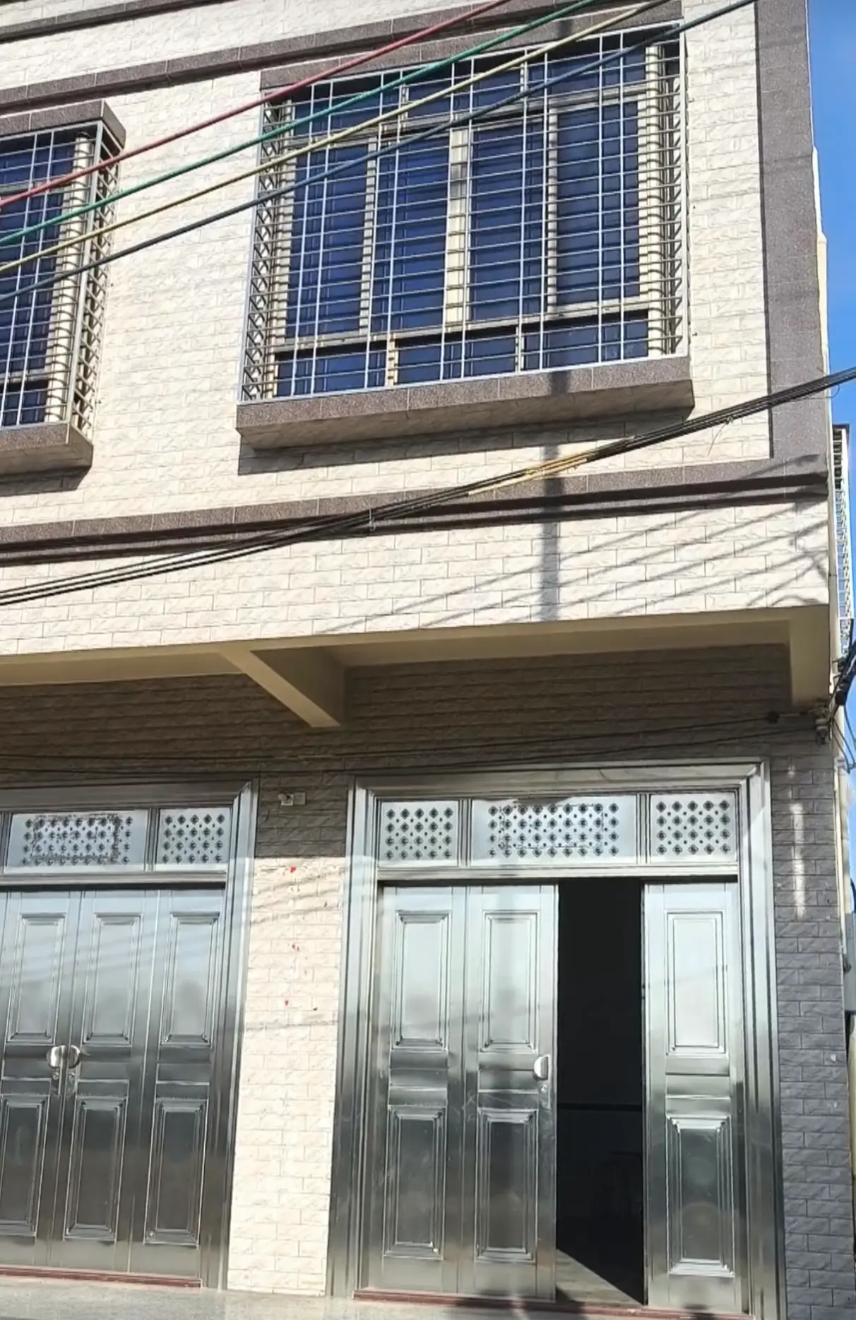 雷州市南兴镇人民大道306号，一楼商铺（约112平方），二楼（约140...