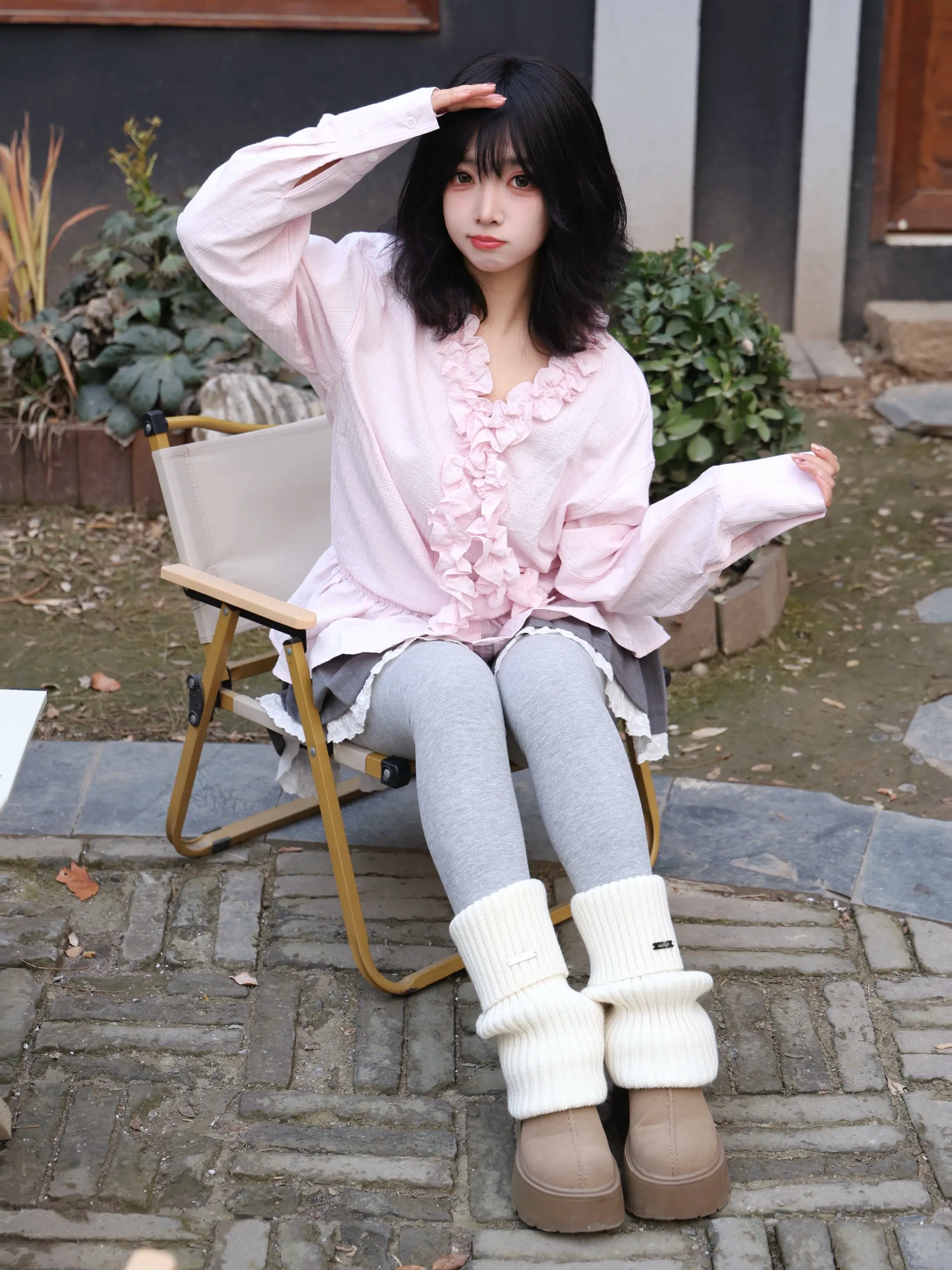 女儿心总如水，起伏而迂回。