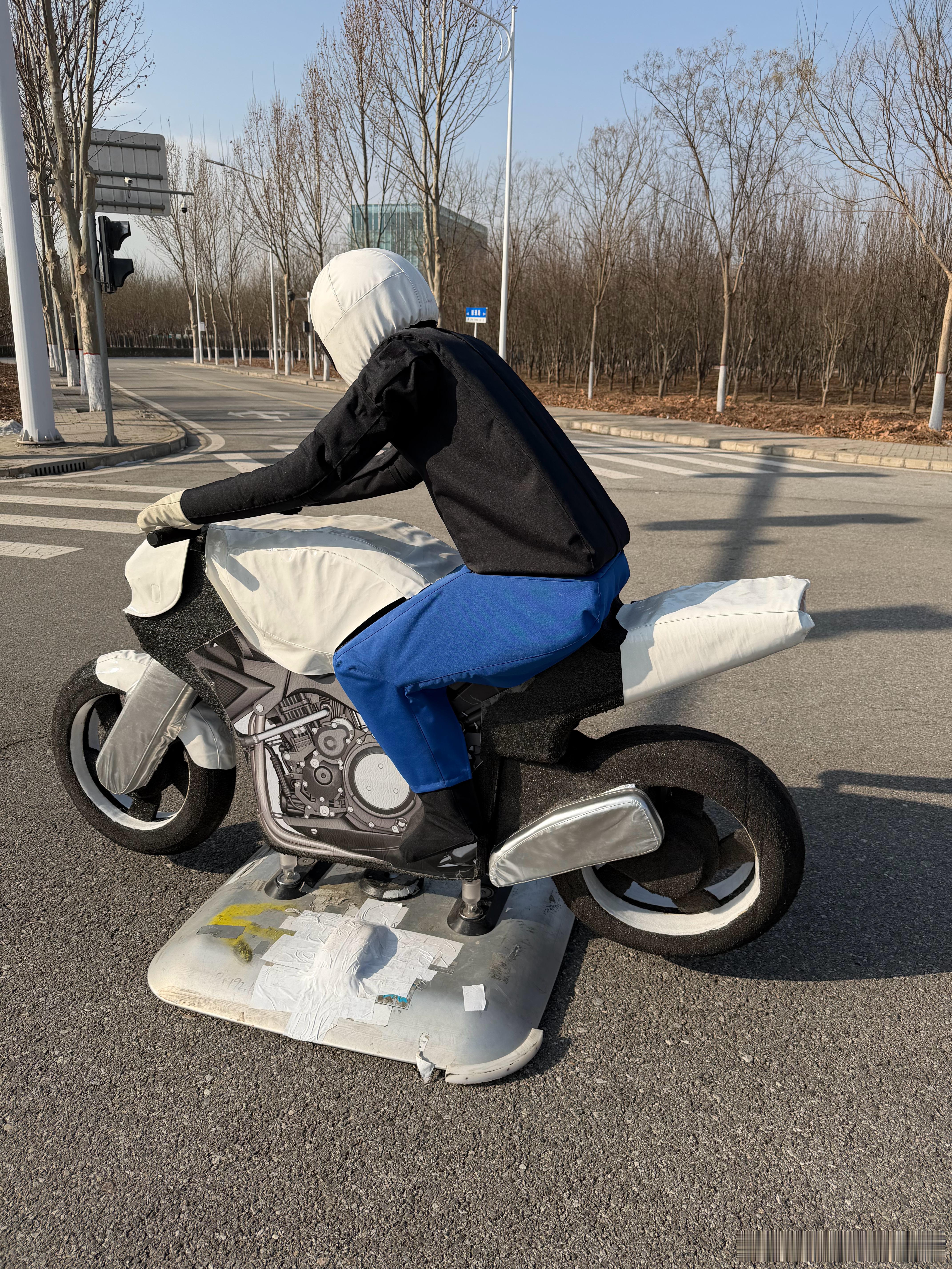 长城在技术测试上面是真的舍得投入 这个AEB测试的摩托车假人 一个就20W可移动