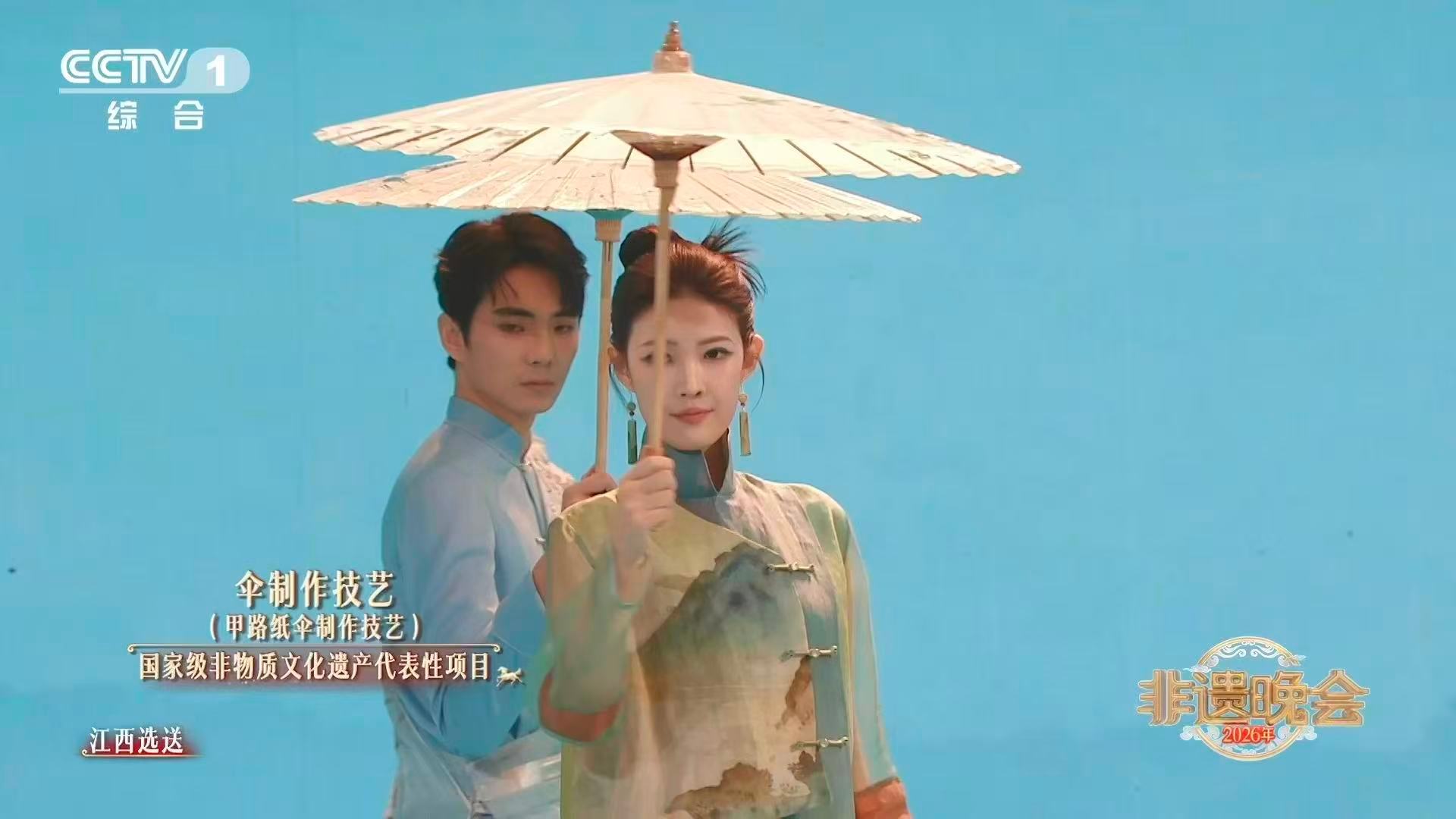 7米裙摆层层染色，《千里江山图》穿在身上缓缓转动，这舞台美学直接封神！以为是山没