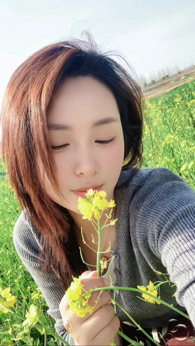 世上有两种人值得我们去珍惜，很穷，却愿意为你倾其所有的人，很忙，却愿意...