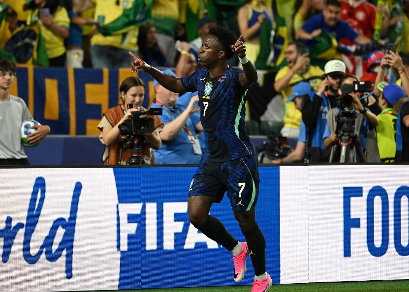 巴西3-0海地还是暴露了后场的隐患！
 
现在巴西前场强势猛，不过后场的问题非常