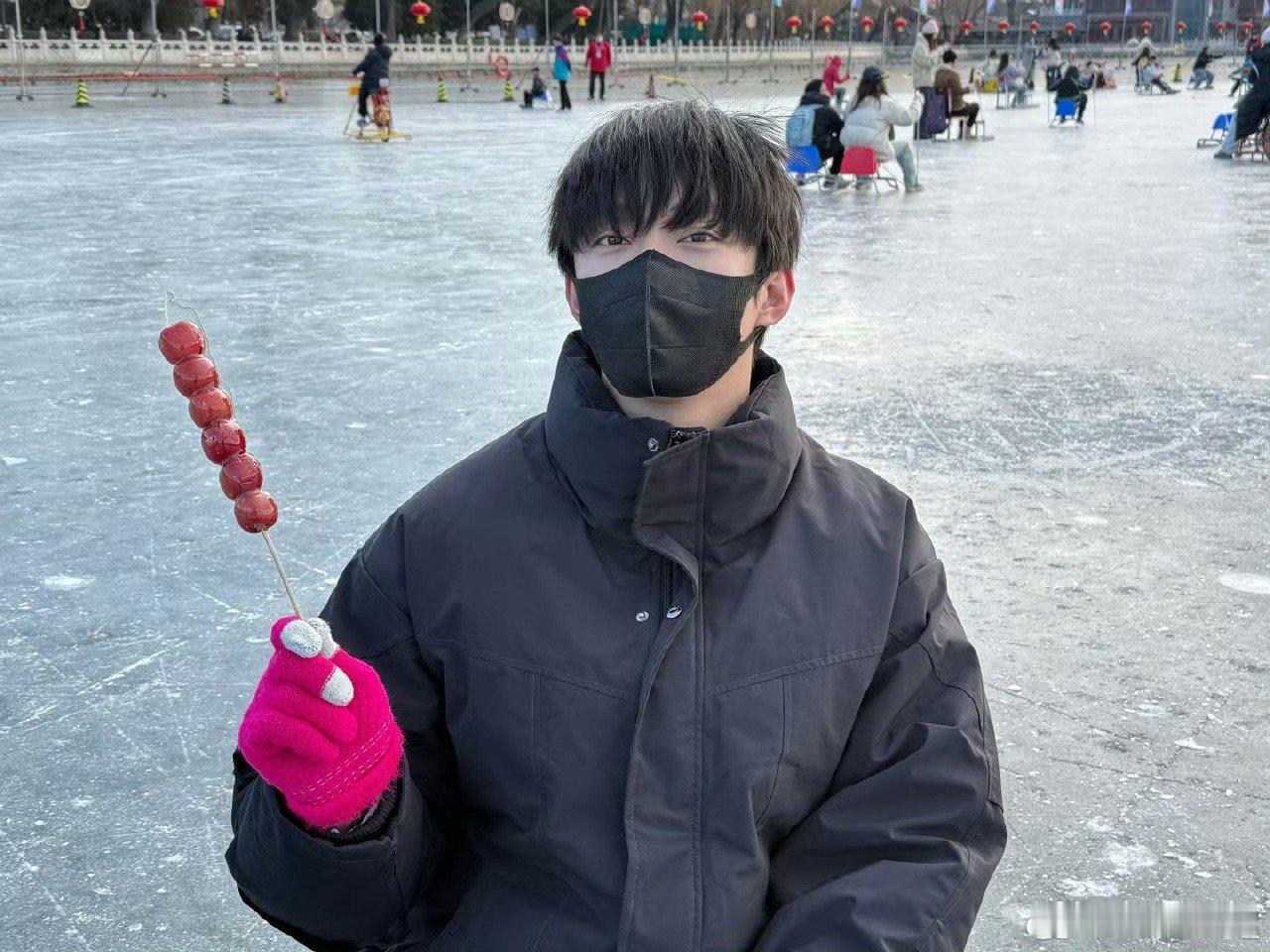 曹恩齐祝大家巳巳如愿  春风十里，不如曹恩齐的祝福一句，愿你巳年心愿，一一实现，