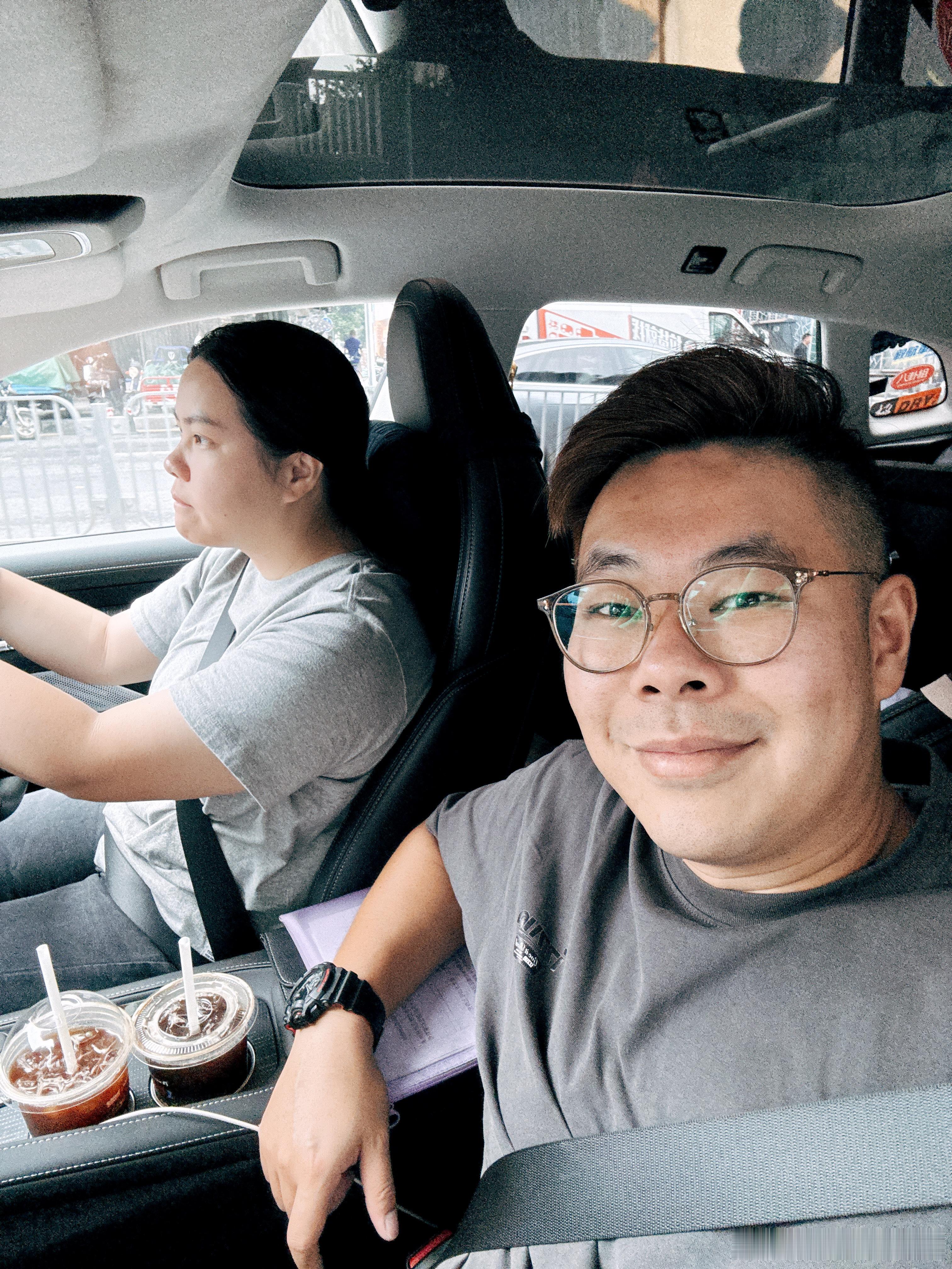 事情是这样的我让她送我去拿个车地点在某家瑞幸附近她就让我顺便给把咖啡给点了去到发