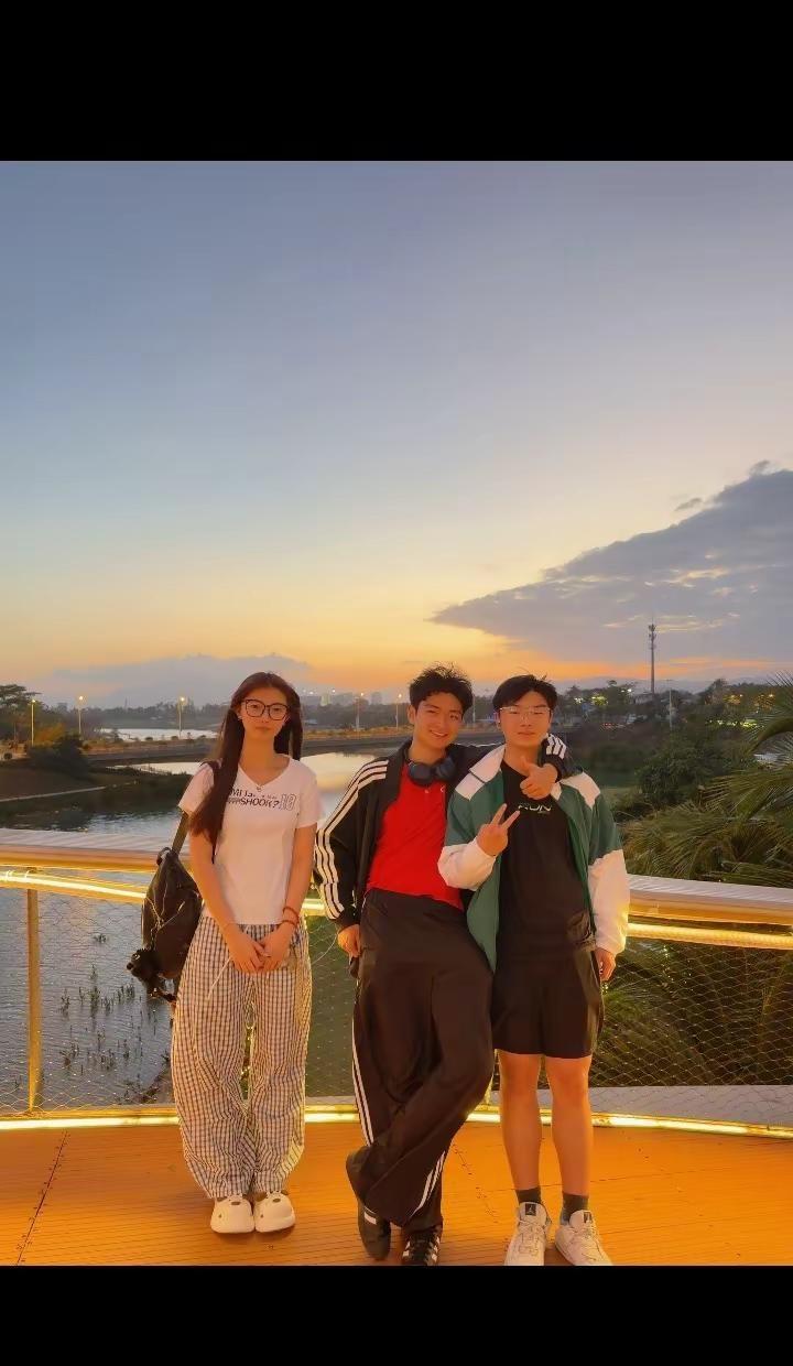 最后让你安宁的不过是一个阳光充足的角落[咖啡]和一颗不再四处张望的心❤