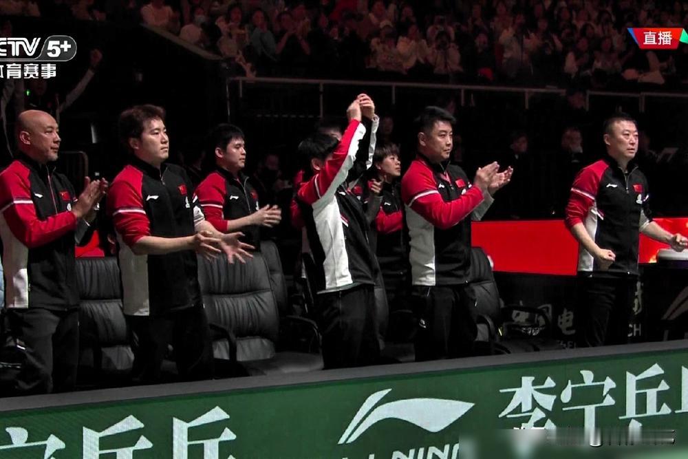 摊牌了，不装了！国乒这回是对着日本队直接梭哈。
看了眼这个排兵布阵，我是既从容