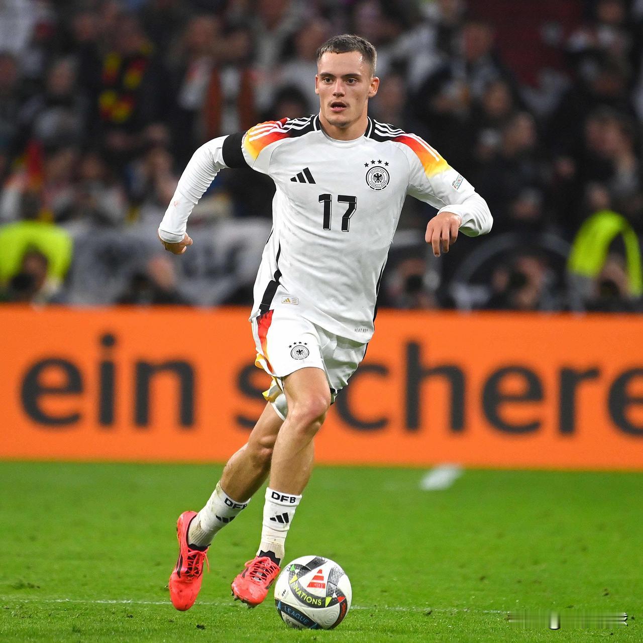 美加墨世界杯德国最强首发11人:
门将：鲍曼
左边卫：劳姆
中后卫：施洛特贝克、