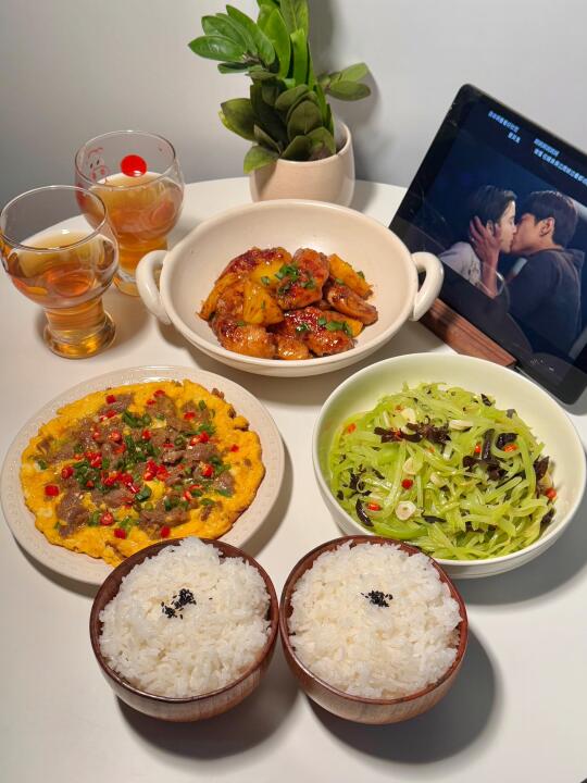 二人食晚餐❣️今天吃菠萝鸡翅 滑蛋牛肉