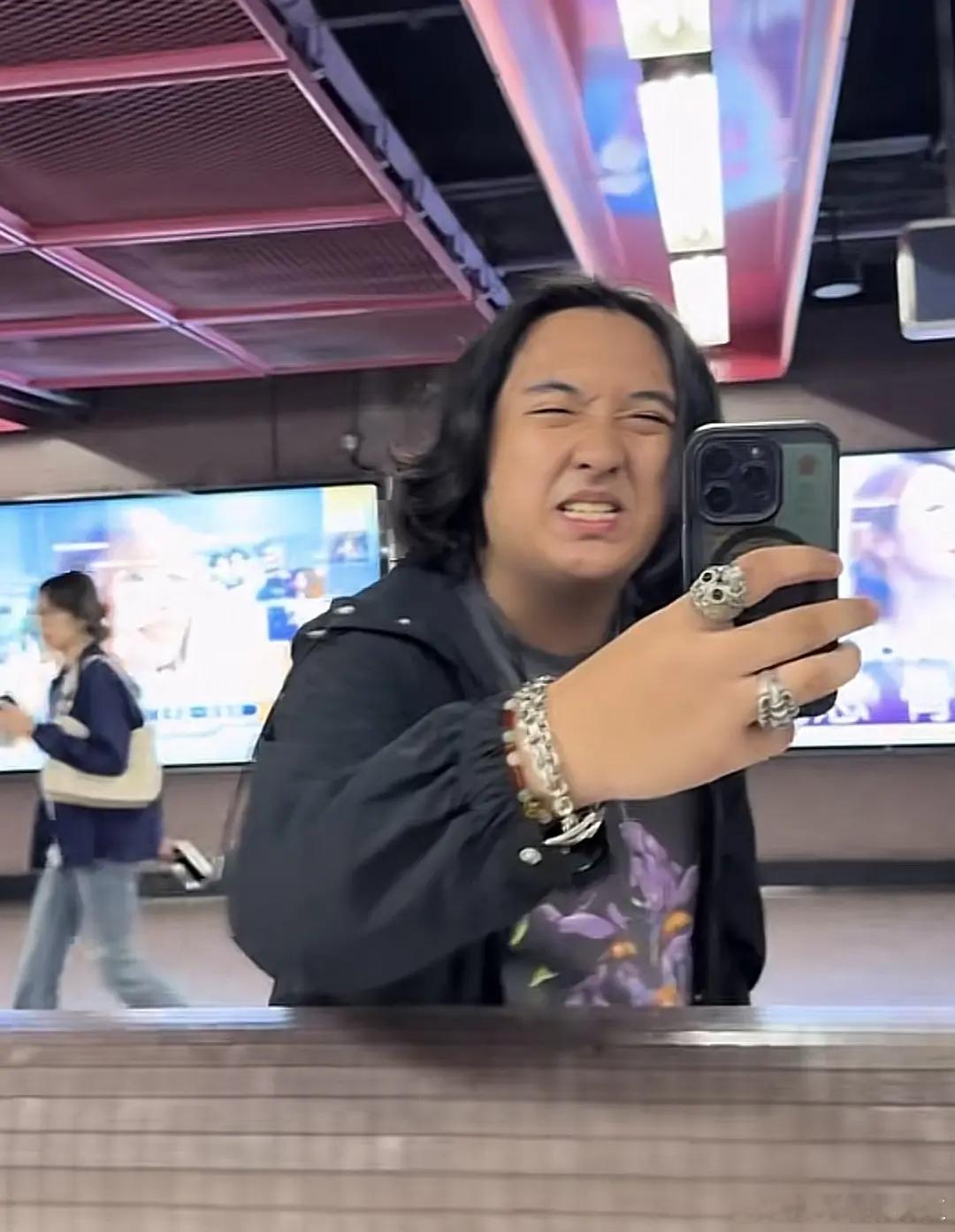 爸爸去哪儿男生近照每到这个时候，费曼就会被拉出来[泪奔] ​​​