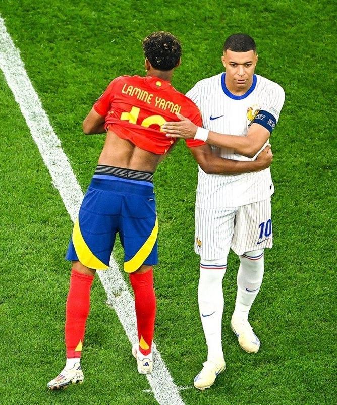 今日德转更新了西甲球员身价，具体变化如图。姆巴佩、亚马尔仍为2亿欧并列世界第一，